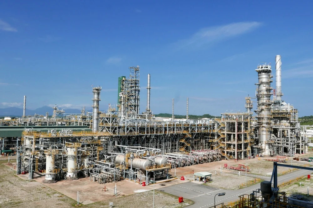 Hoàn thành vượt xa chỉ tiêu lợi nhuận năm chỉ sau 6 tháng, Tổng Công ty Lọc hóa Dầu Việt Nam (BSR) vừa trải qua nửa đầu năm 2026 đầy khởi sắc. Kết quả này tạo đà quan trọng để doanh nghiệp tiếp tục vận hành ổn định Nhà máy Lọc dầu Dung Quất và triển khai hàng loạt dự án nâng cấp trọng điểm trong các tháng cuối năm.