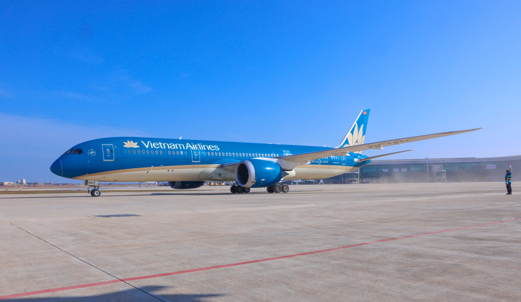 Máy bay của Vietnam Airlines đáp xuống Cảng hàng không quốc tế Long Thành ngày 19/12/2025.