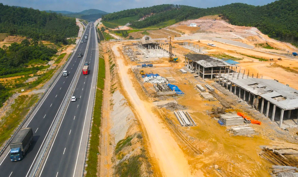 Bộ Xây dựng yêu cầu hoàn thành các trạm dừng nghỉ trên cao tốc Bắc - Nam trong năm 2026.