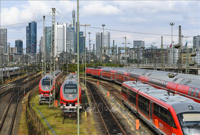 Tàu hỏa tại nhà ga ở Frankfurt, Đức. Ảnh minh họa: THX/TTXVN