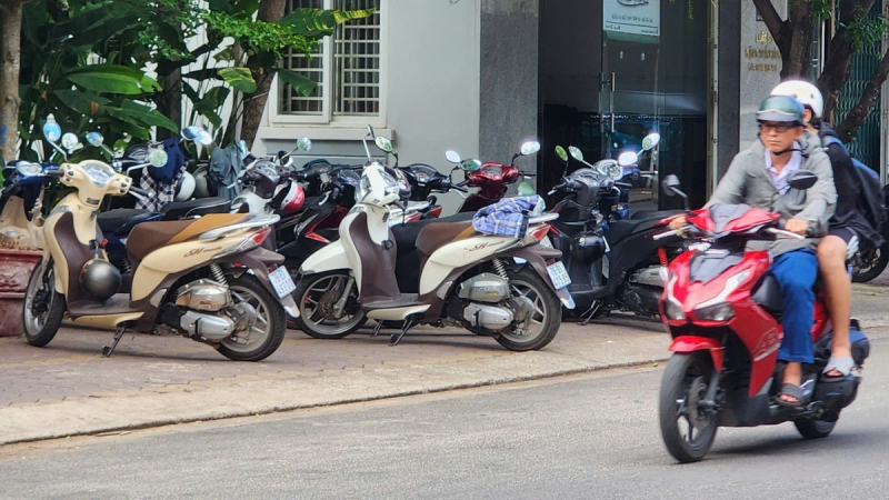 Thu ph&iacute; sử dụng tạm thời l&ograve;ng đường, vỉa h&egrave;