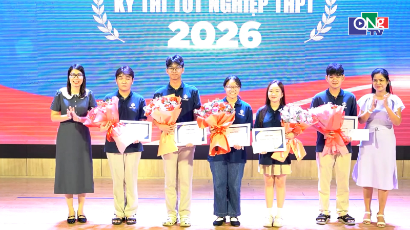 Vinh danh học sinh đạt th&agrave;nh t&iacute;ch cao trong Kỳ thi tốt nghiệp THPT