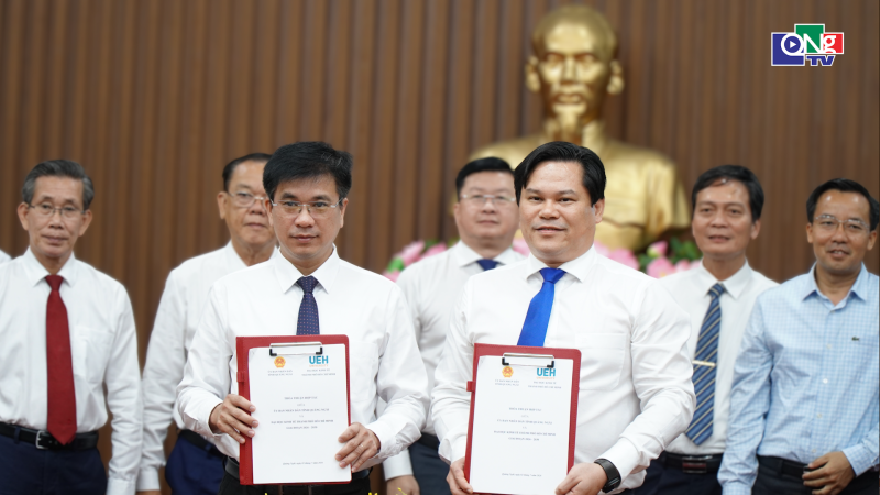 Tỉnh Quảng Ng&atilde;i v&agrave; Đại học Kinh tế TP. Hồ Ch&iacute; Minh ký k&ecirc;́t hợp tác