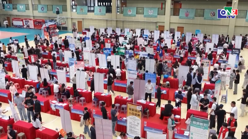 Chiến dịch tuyển dụng sinh vi&ecirc;n tốt nghiệp đại học