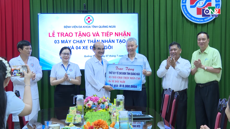 Tiếp nhận 4 m&aacute;y chạy thận nh&acirc;n tạo