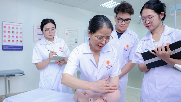 Bộ Gi&aacute;o dục c&ocirc;ng bố điểm s&agrave;n đại học 2026 