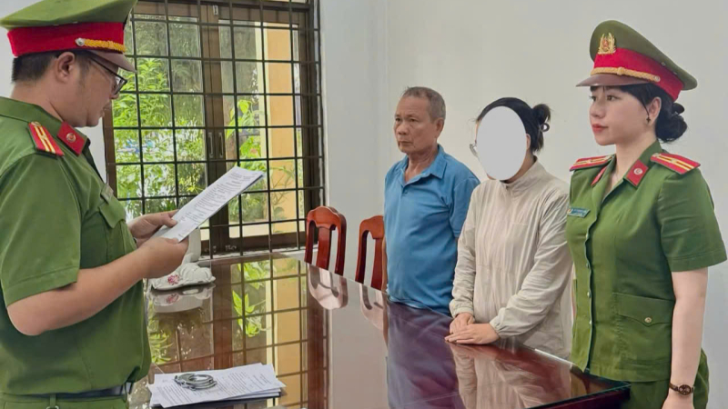 Bắt tạm giam bị can lừa đảo chiếm đoạt h&agrave;ng trăm triệu đồng