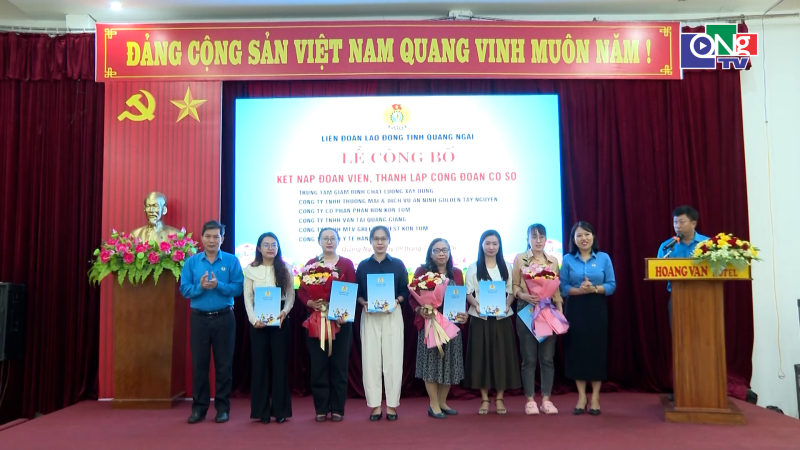 Lễ c&ocirc;ng bố kết nạp đo&agrave;n vi&ecirc;n, th&agrave;nh lập c&ocirc;ng đo&agrave;n cơ sở