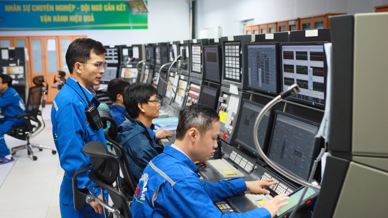 BSR chế biến th&agrave;nh c&ocirc;ng 2 loại dầu th&ocirc; mới