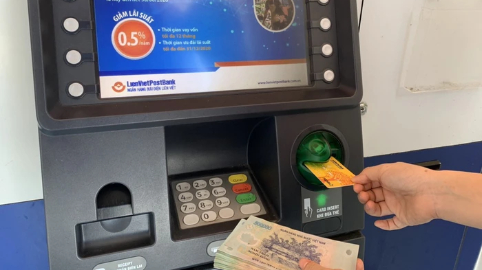 Hơn 72% người hưởng lương hưu, trợ cấp BHXH ở Quảng Ng&atilde;i nhận qua t&agrave;i khoản c&aacute; nh&acirc;n 