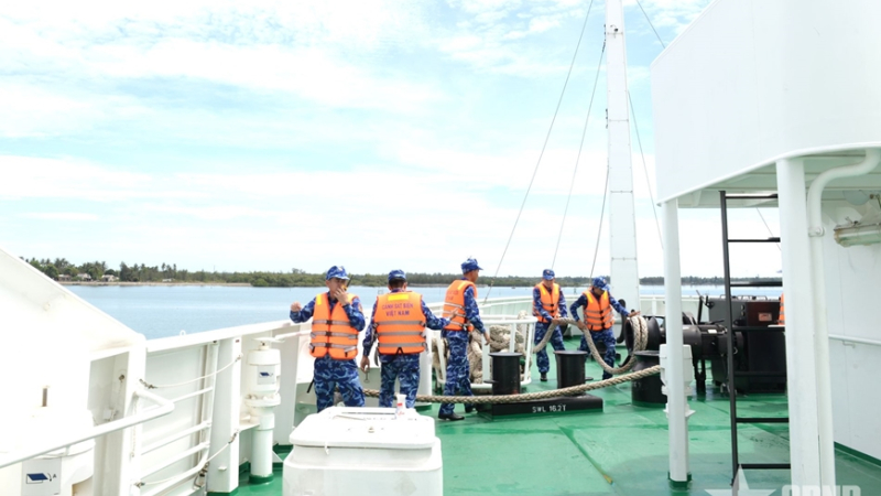 Khảo s&aacute;t, nắm t&igrave;nh h&igrave;nh biển đảo ven bờ miền Trung