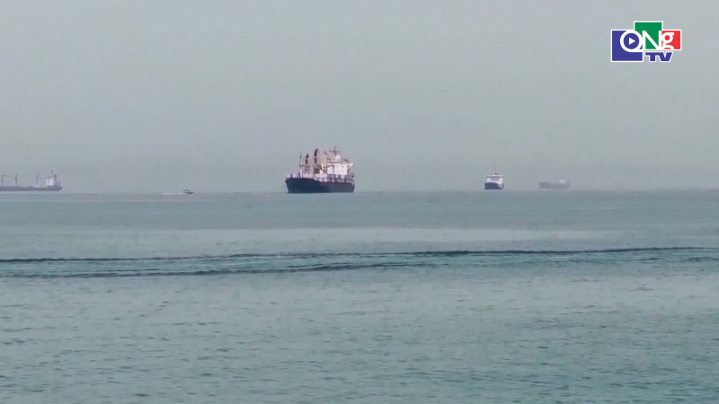 Mỹ v&agrave; Iran đều tuy&ecirc;n bố đang kiểm so&aacute;t eo biển Hormuz