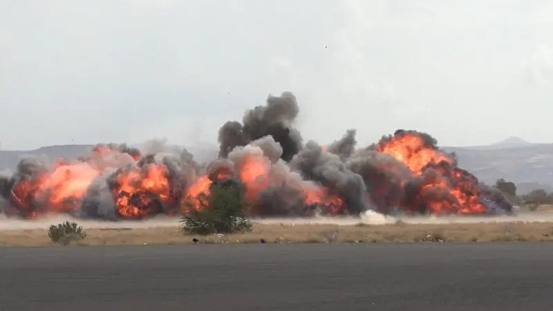 Houthi tấn c&ocirc;ng s&acirc;n bay của Saudi Arabia