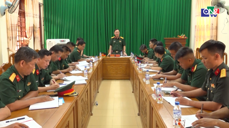 Đại t&aacute; Trần Thế Phan kiểm tra nhiệm vụ quốc ph&ograve;ng, qu&acirc;n sự tại đặc khu L&yacute; Sơn