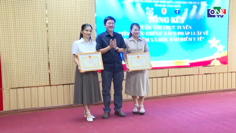 Trao giải Cuộc thi T&igrave;m hiểu ch&iacute;nh s&aacute;ch, ph&aacute;p luật về BHXH, BHYT