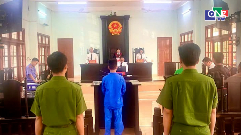 Lĩnh 5 năm t&ugrave; v&igrave; hiếp d&acirc;m v&agrave; cướp giật t&agrave;i sản