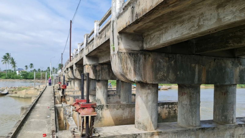 Đầu tư 45 tỷ đồng n&acirc;ng cấp đập ngăn mặn Hiền Lương