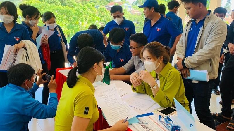 Hỗ trợ người lao động đi l&agrave;m việc nước ngo&agrave;i