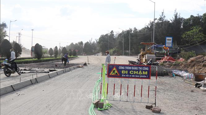Quảng Ng&atilde;i đầu tư hơn 18 tỷ đồng sửa chữa Quốc lộ 24C qua khu vực cảng Dung Quất
