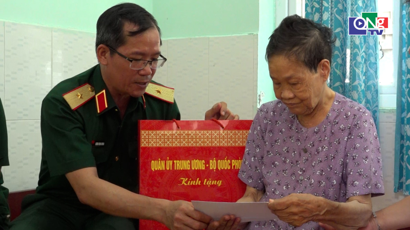 Qu&acirc;n khu 5 tri &acirc;n người c&oacute; c&ocirc;ng tại Quảng Ng&atilde;i