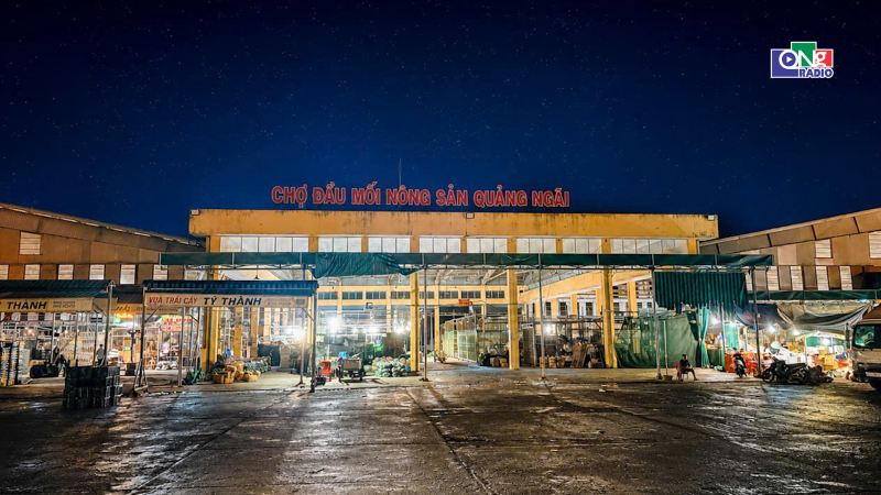 Qu&aacute;n đ&ecirc;m b&aacute;m chợ