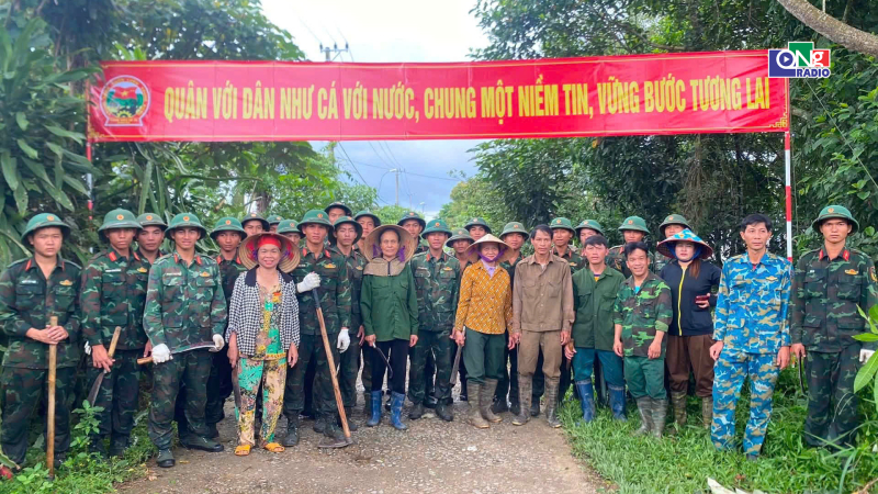 Bộ đội về l&agrave;ng