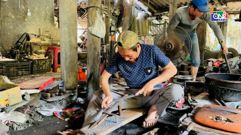 Tiếng vọng l&agrave;ng r&egrave;n