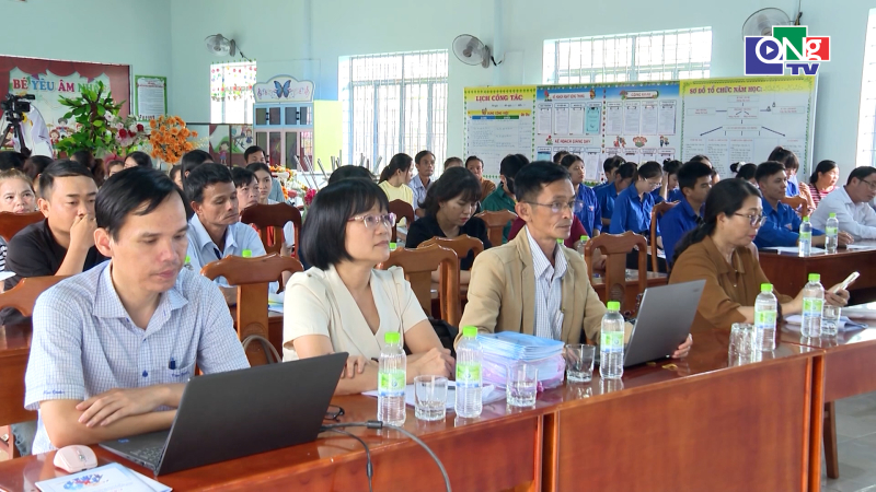 Chương tr&igrave;nh tư vấn, giới thiệu việc l&agrave;m trong nước v&agrave; đi l&agrave;m việc ở nước ngo&agrave;i theo hợp đồng ở x&atilde; Đăk H&agrave;
