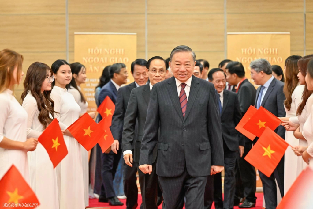 Tổng Bí thư, Chủ tịch nước Tô Lâm tham dự và có bài phát biểu chỉ đạo công tác đối ngoại. Ảnh: NGUYỄN HỒNG.  
