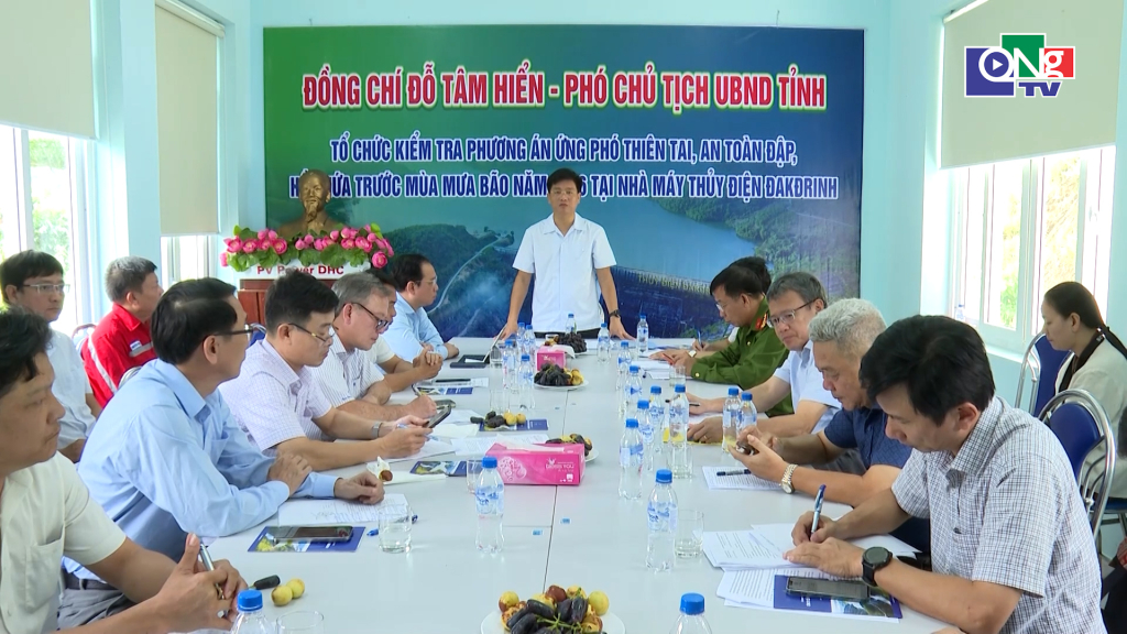 Quang cảnh buổi làm việc.