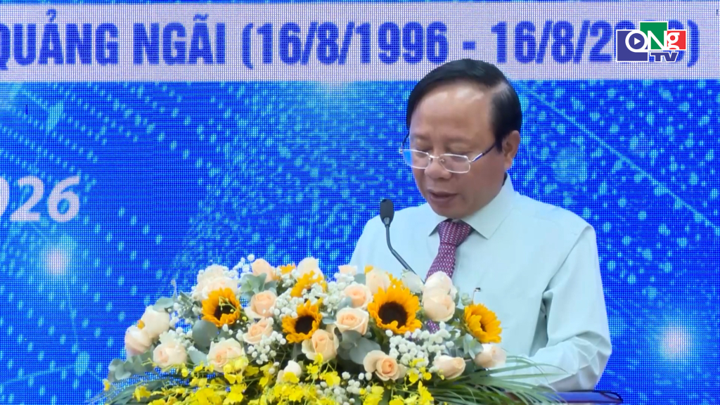 Ủy viên Ban Thường vụ Tỉnh ủy, Trưởng ban Quản lý KKT Dung Quất và các KCN Quảng Ngãi Lương Kim Sơn phát biểu tại hội thảo.  