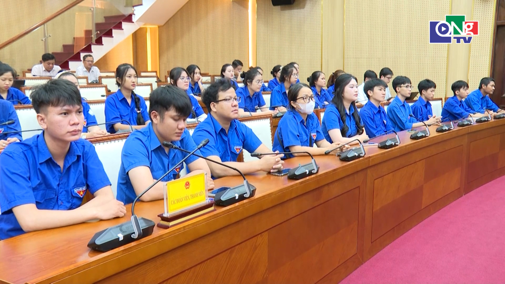 Đoàn viên, thanh niên dự lễ phát động.