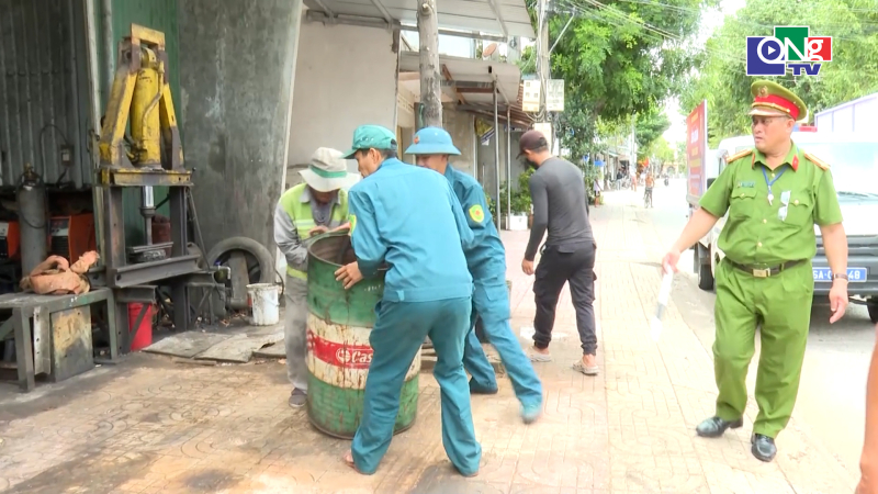 Đức Phổ quyết t&acirc;m xử l&yacute; t&igrave;nh trạng lấn chiếm vỉa h&egrave;, l&ograve;ng đường