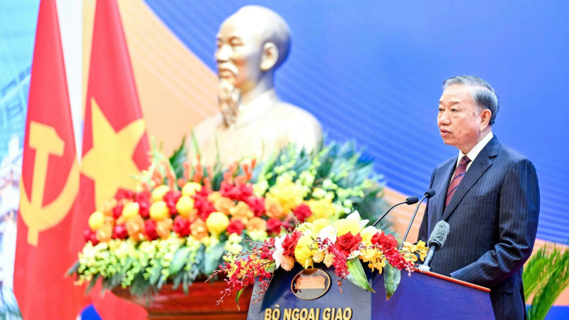 Đối ngoại phải ti&ecirc;n phong mở đường cho ph&aacute;t triển