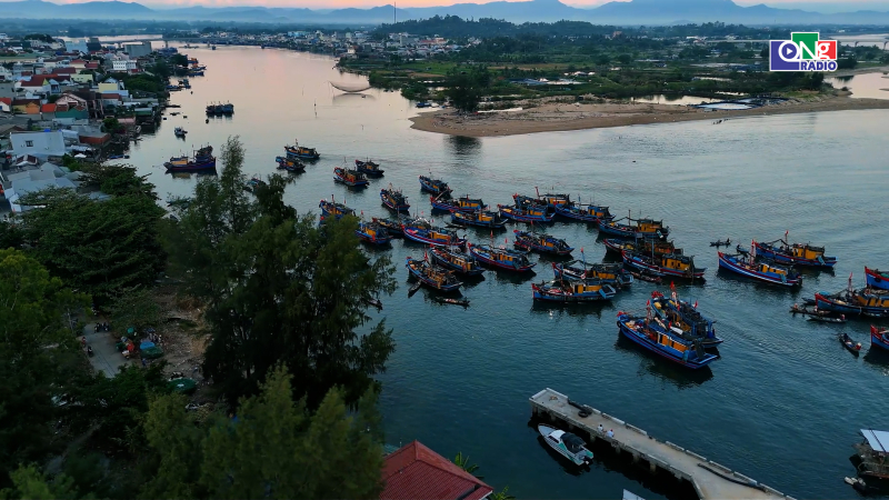 B&igrave;nh minh tr&ecirc;n chợ nổi An Ph&uacute;