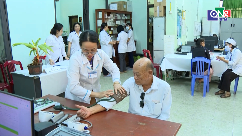 Đẩy nhanh tiến độ kh&aacute;m sức khỏe định kỳ v&agrave; s&agrave;ng lọc miễn ph&iacute; cho người d&acirc;n