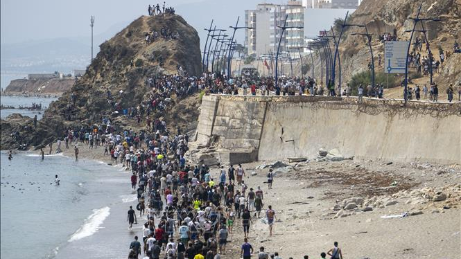 EU tuy&ecirc;n bố vượt qua ph&eacute;p thử sau khủng hoảng Ceuta