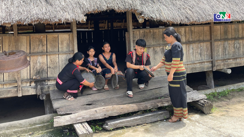 G&igrave;n giữ lễ hội truyền thống của đồng b&agrave;o d&acirc;n tộc thiểu số