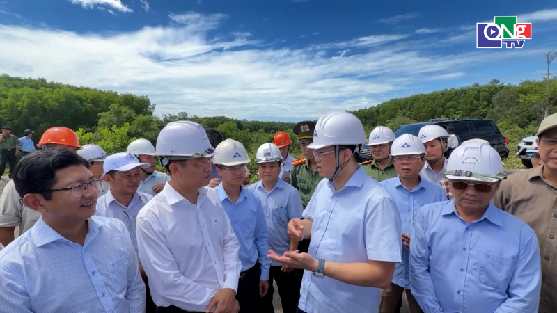 Chủ tịch UBND tỉnh kiểm tra c&aacute;c dự &aacute;n tại KKT Dung Quất