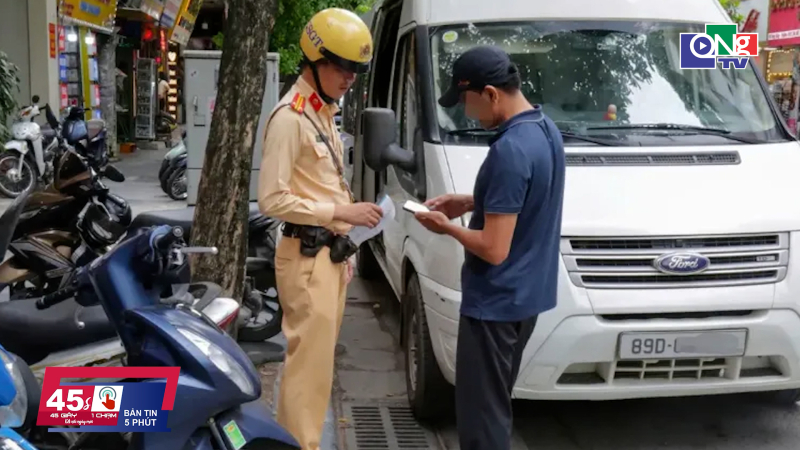 45 gi&acirc;y 1 chạm ng&agrave;y 10/8
