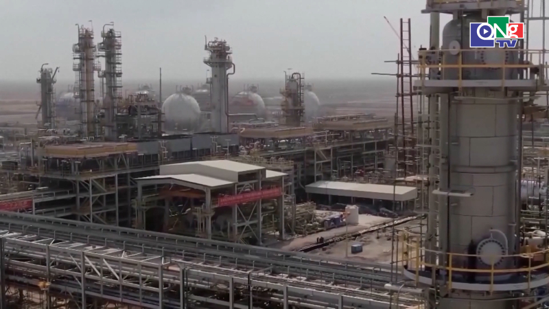 Gi&aacute; dầu tăng mạnh do triển vọng mở lại eo biển Hormuz mờ nhạt