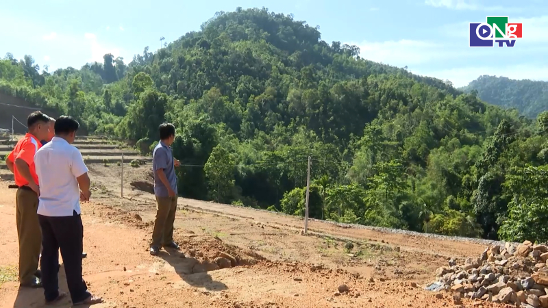 Người d&acirc;n v&ugrave;ng nguy cơ sạt lở mong sớm được an cư