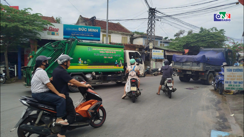 Người d&acirc;n mong sớm th&aacute;o gỡ "điểm nghẽn" giao th&ocirc;ng tại ng&atilde; tư Ba La