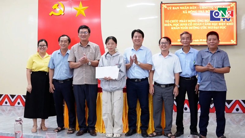 Hơn 61 triệu đồng tiếp sức nữ sinh ngh&egrave;o thực hiện ước mơ đại học