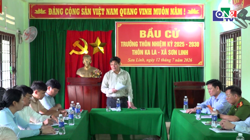 Ph&oacute; B&iacute; thư Tỉnh ủy Nguyễn Đức Tuy l&agrave;m việc với Chi bộ th&ocirc;n Ka La