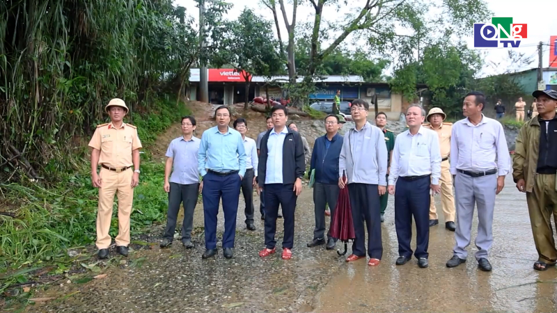 Kiểm tra khắc phục thi&ecirc;n tai ở x&atilde; Đăk Long