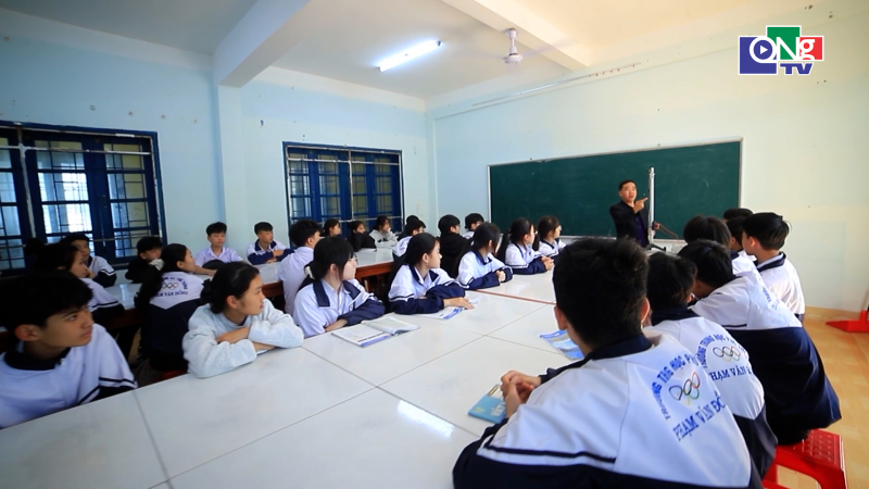 Giảm 50% đầu mối trường THPT v&agrave; trung t&acirc;m gi&aacute;o dục