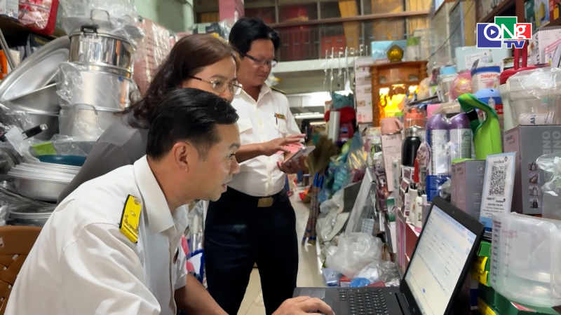 Gỡ &aacute;p lực thuế, tiếp sức doanh nghiệp