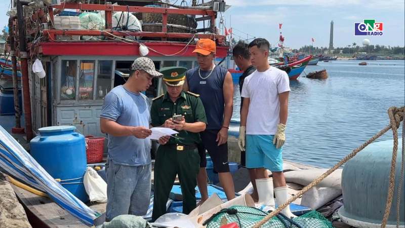 Đưa ph&aacute;p luật về chống khai th&aacute;c IUU đến với ngư d&acirc;n L&yacute; Sơn