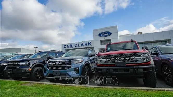 Mỹ tuy&ecirc;n bố tăng gấp đ&ocirc;i thuế quan đối với ng&agrave;nh &ocirc; t&ocirc; Canada
